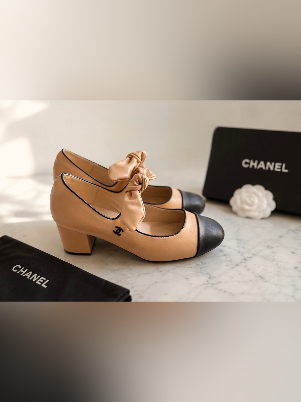 NEW NOTCHANEL Tan and Black Bow Cap-Toe Block-Heel Pumps Size 40